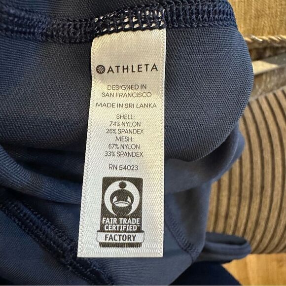 Athleta navy 7/8 side pocket leggings size medium - Picture 8 of 8